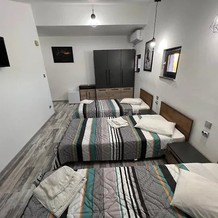 Gasthuis Pensiunea Luisa 3*